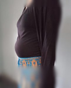 妊娠20週目から妊娠30週目までのお腹の変化を写真で比較