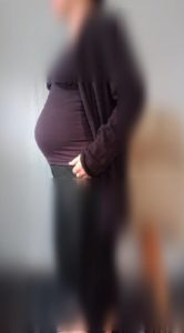 妊娠20週目から妊娠30週目までのお腹の変化を写真で比較